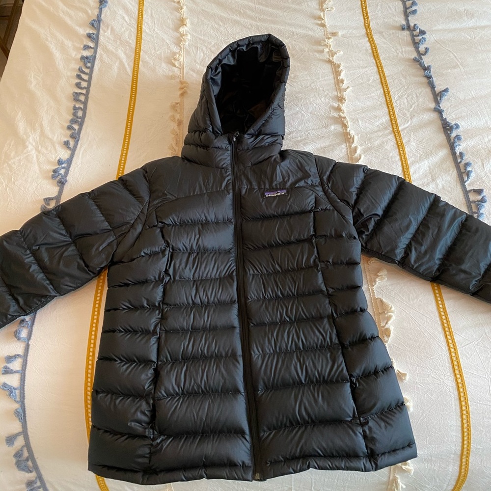 NWOT Patagonia Black Down Puff Jacket